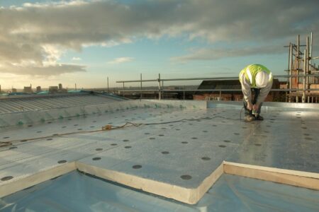 اكتشف أفضل عازل للحرارة للأسطح مع عالم التطويرية