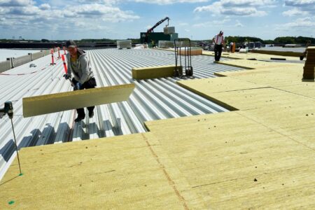 ما هي مراحل عزل الأسطح بالتفصيل؟